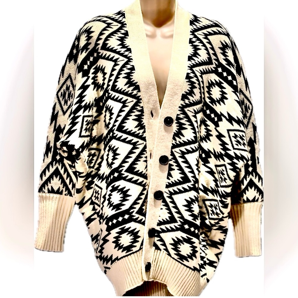 GOLDEN POPPY | Tribal Knit Cardigan | Coatigan | M/L |
(BLACK ON BEIGE)